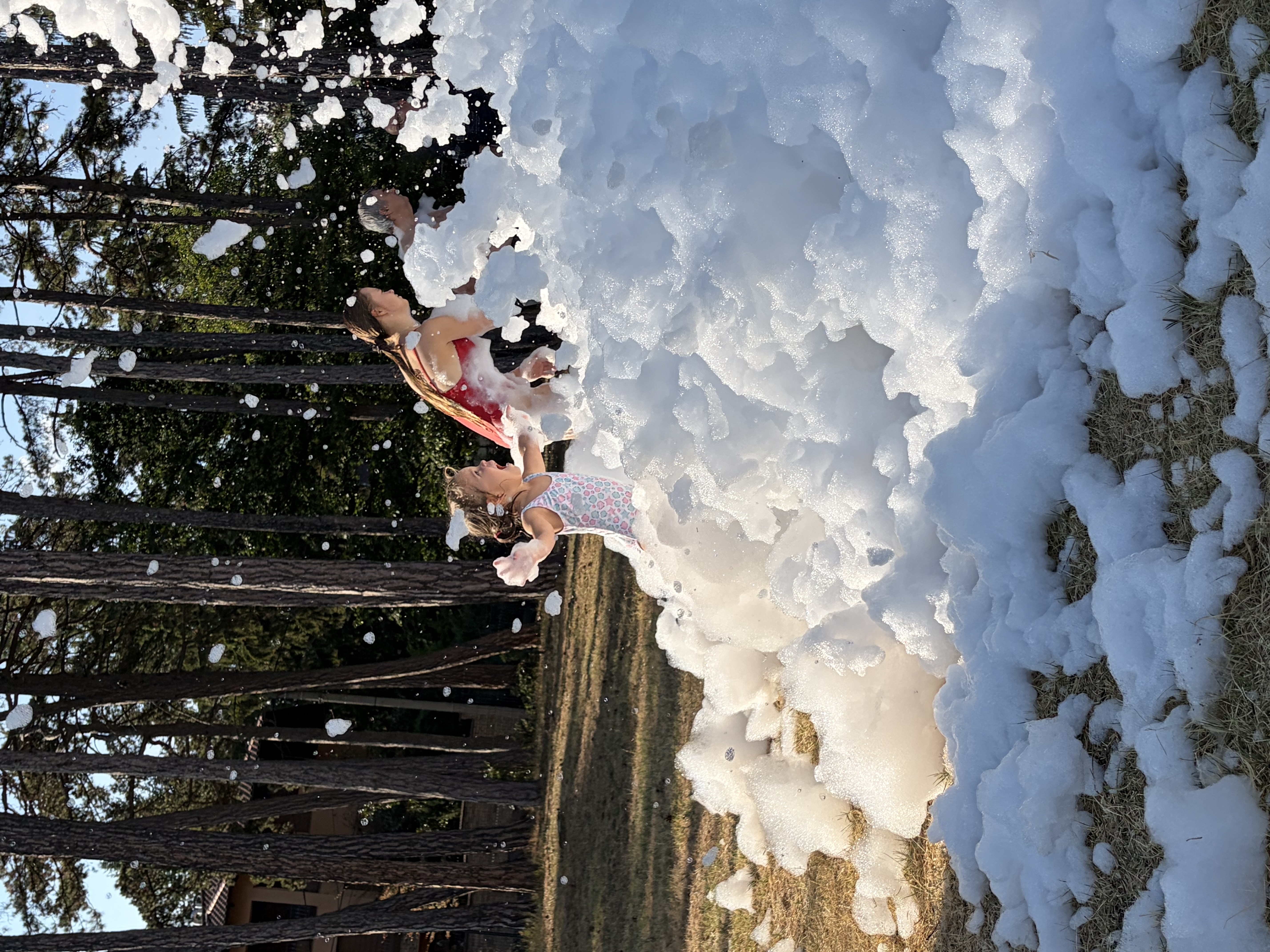 Habeső rendezvényen Mega Foam Party